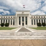 Bernanke Praises Blockchain, Discredits Bitcoin